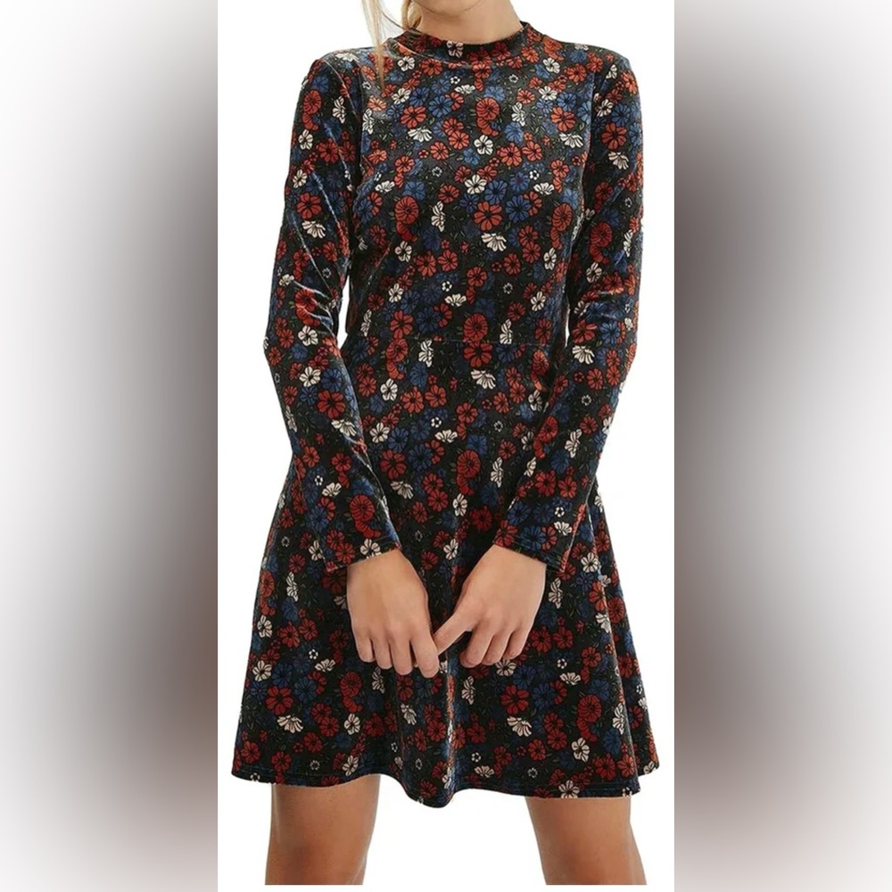 Flirty | Floral | Velvet | Topshop | Minidress | Vintage-inspired